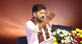 Farm Pond: మేకను కాపాడబోయి.. నీటిలో పడి మహిళ మృతి!