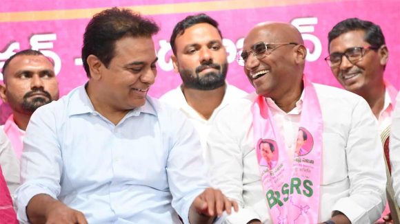 ఇద్దరం కలిసి పోలీసుల తాట తీస్తాం! కేటీఆర్ నోట అవే మాటలు!