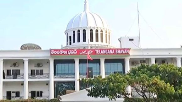 మీరు మీరు తిట్టుకోండ్రి.. త‌న్నుకోండ్రిరా బై! మ‌ధ్య‌లో మా కేసీఆర్‌, కేటీఆర్‌ను గుంజుతుండ్రెందుకు?