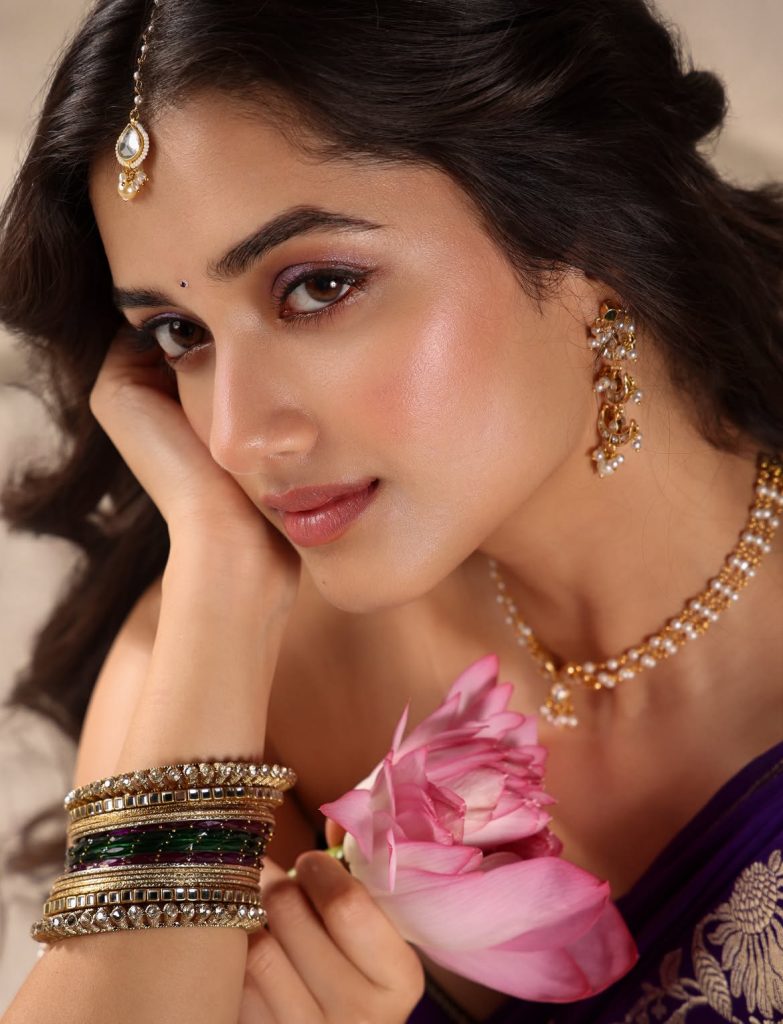Bhagyashri latest glam pics..see pics 