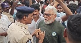 దారుణం.. కారుకు అడ్డంగా నిలబడ్డాడని యూ టర్న్ తీసుకుని వ‌చ్చి మరీ కారుతో ఢీకొట్టి హత్య
