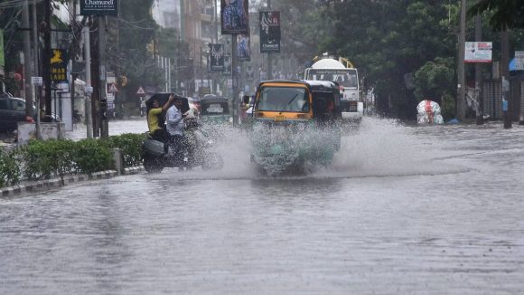 బంగాళాఖాతంలో వాయుగుండం.. తెలుగు రాష్ట్రాల్లో వర్షాల ఆ జోరు, ఆ జిల్లాలకు బిగ్ అలర్ట్