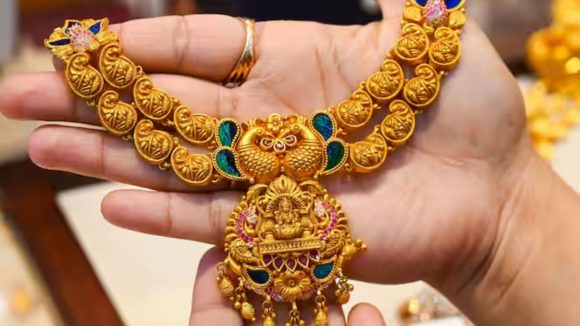 పసిడి ప్రియులకు షాక్, తెలుగు రాష్ట్రాల్లో ధరలు ఎలా ఉన్నాయి?