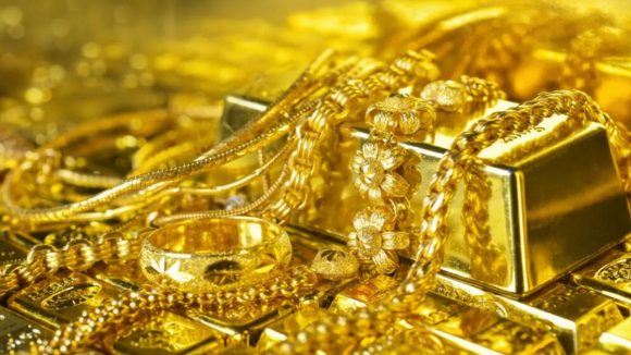 పసిడి ప్రియులకు తీపి కబురు.. దిగొస్తున్న బంగారం ధరలు, మహిళల్లో ఒక్కటే ఆనందం