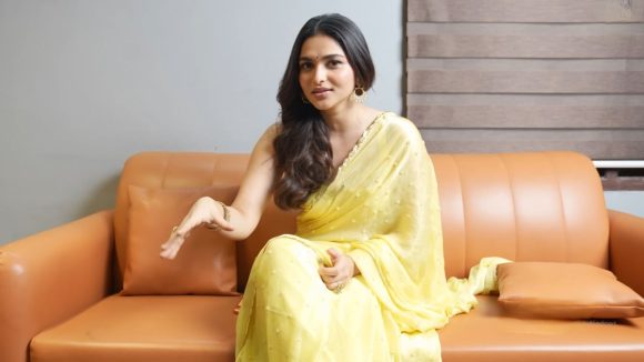 Kayadu lohar: 10వ తరగతిలోనే తల పగలగొట్టిన కాయాదు లోహర్.. ఏం జరిగిందంటే?
