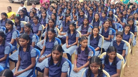 తెలంగాణ విద్యార్థులకు బంపరాఫర్.. నెలకు రూ.1000, ఇంకెందుకు ఆలస్యం