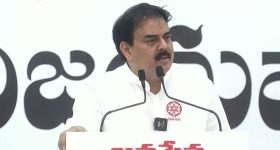 స్కూటర్‌పై ఆఫీసులో రౌండ్ కొట్టిన సీఈఓ.. కారణం తెలిస్తే మెచ్చుకుంటారు!