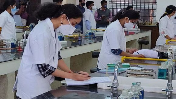MBBS Seats Increase: మెడికల్ విద్యార్థులకు తీపి కబురు..  100 ఎంబీబీఎస్ సీట్లు పెంపు, సీట్లు ఓకే సౌకర్యాల మాటేంటి?