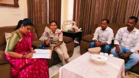 రోజాకు పోలీసులు నోటీసులు.. షాకైన వైసీపీ నేతలు, బెదిరింపులకు భయపడేది లేదు-రోజా