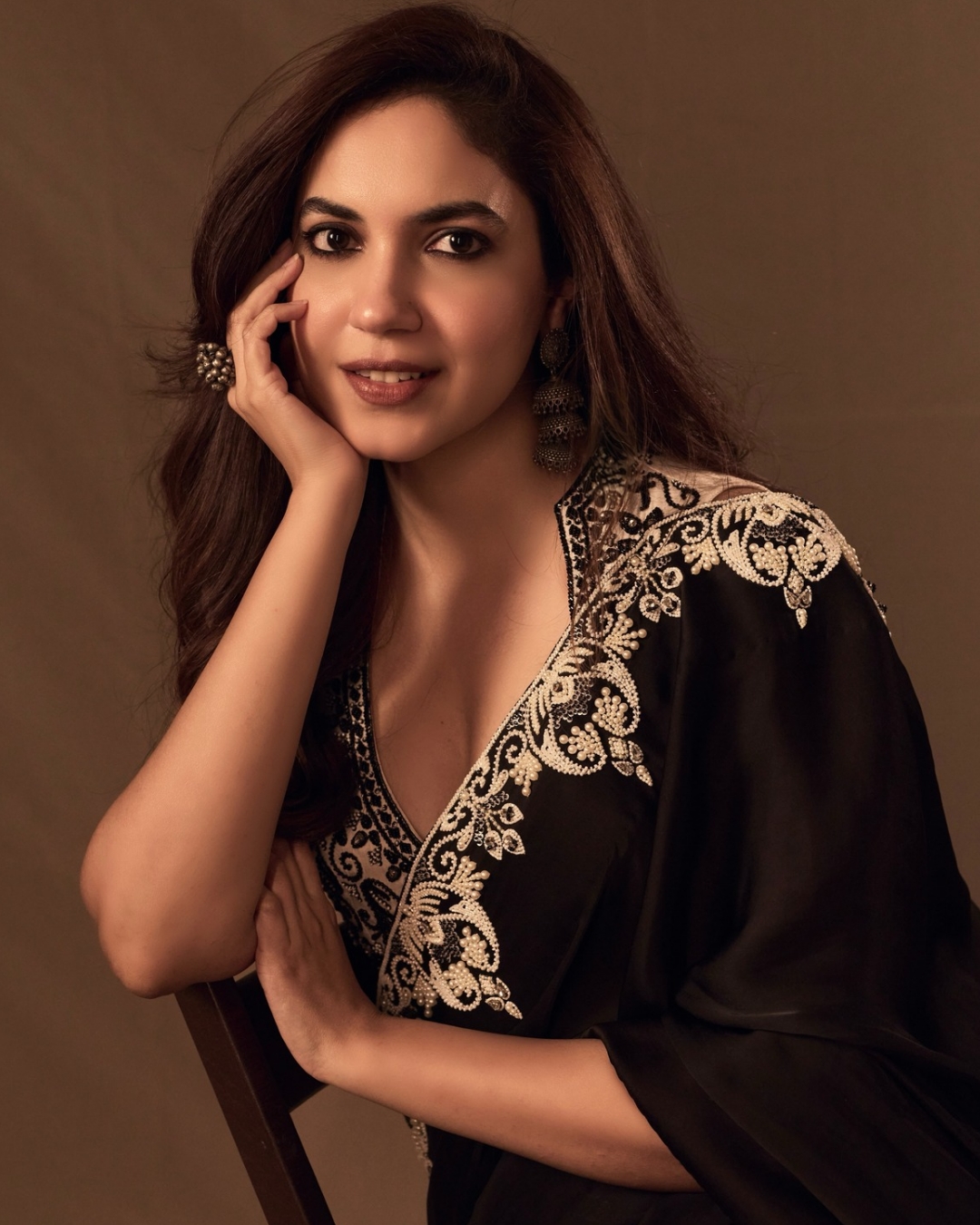 Ritu Varma : బ్లాక్ శారీలో మెరిసిపోతున్న రీతూ.. రెండు కళ్లు చాలట్లేదు..!