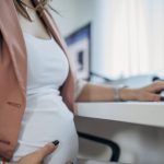 Woman loses job: గర్భవతినంటూ మేనేజర్‌కు మెసేజ్..  మూడు గంటల్లో పోయిన ఉద్యోగం, అసలేం జరిగింది?