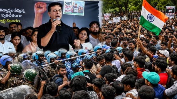 పుట్టినరోజు నిరసనదినం.. నల్ల చొక్కా ప్రశంస‌ల పర్వం!