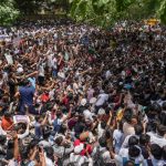 బొద్దింక‌ల ఉడుంప‌ట్టు! ప్ర‌ధాన్‌ను తొల‌గించేదాకా ప్ర‌ధానిని వ‌దిలేలా లేరు!