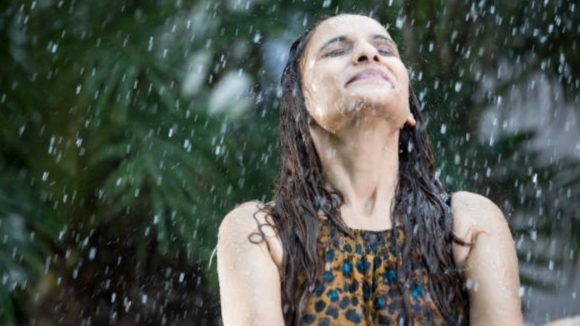 వర్షాకాలంలో జుట్టు రాలడం, చుండ్రు సమస్యలా ?