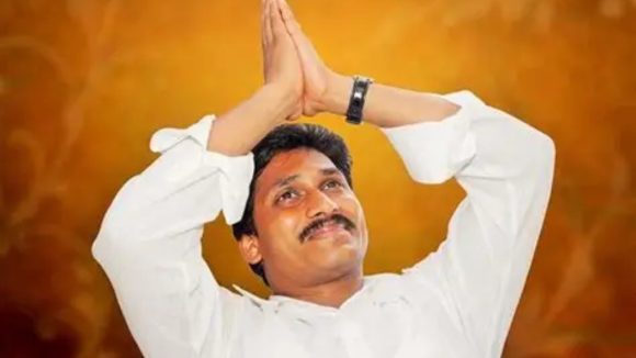 క‌న్ఫ్యూజ‌న్‌లో కన్ఫ్యూజ్ చేయ‌డానికి నేనేం చెప్తానో నాకే తెలియ‌దు! ప్ర‌స్తుతానికైతే విజ‌య‌వాడ‌..!