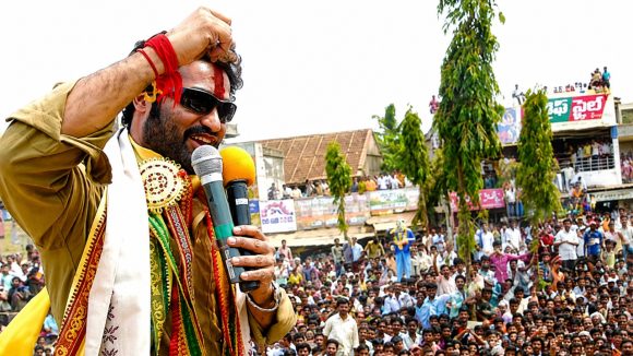 రాను రానంటూనే..! ఎన్టీఆర్‌ను వెనుకేసుకొచ్చి.. బాబుగారిని దెప్పి పొడిచి..!