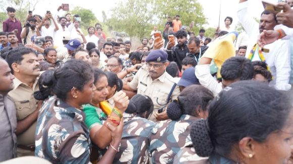 ఉద్య‌మ‌కారుల భూ పోరాటం ఉద్రిక్తం..! కాంగ్రెస్ స‌ర్కార్‌కు కౌంట్‌డౌన్ మొద‌లైంద‌న్న క‌విత‌!