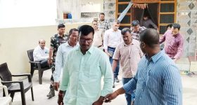 డబ్బులిస్తేనే పని అవుతుందన్నాడు.. కట్ చేస్తే రూ. 2 లక్షలతో పాటు బుక్కయ్యాడు!