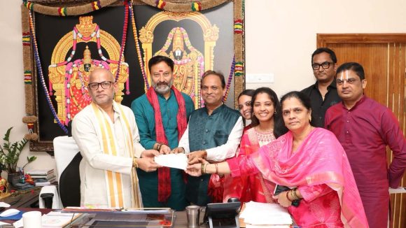 శ్రీవారి చెంతకు కానుకల వెల్లువ.. టీటీడీ ట్రస్టులకు రూ.41 లక్షల విరాళాలు.. ఆ దాతలు ఎవరంటే?