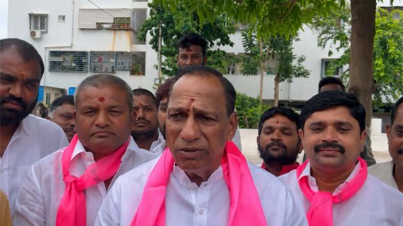 బీఆర్‌ఎస్ వీరాభిమాని రక్తపు లేఖ.. తీవ్ర దిగ్భ్రాంతిలో ఎమ్మెల్యే మల్లారెడ్డి.. పార్టీ మార్పుపై సంచలన కామెంట్స్