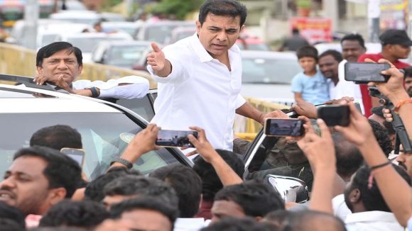 అక్కడ రైతులు నాట్లు వేయలేకపోతుంటే.. ఇక్కడ నీటిని వృథా చేస్తారా? కాంగ్రెస్ ప్రభుత్వంపై కేటీఆర్ ఫైర్