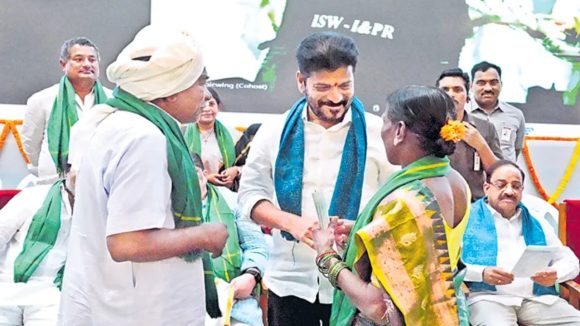 బీఆరెస్ కాస్కో..! భ‌రోసా వేసినం ఇగ చూస్కో..! ఢంకా బ‌జాయించి చెబుతాం దేఖ్‌లో…!