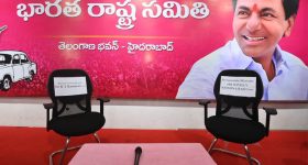 ఉద్యమకారుల గడ్డపై కాంగ్రెస్‌కు కవిత ఓపెన్ ఛాలెంజ్.. ఇంటి స్థలాలు ఇచ్చేదాకా వదిలిపెట్టం
