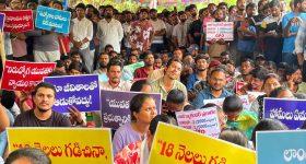 నిరుద్యోగుల వ‌ద్ద‌కు లీడ‌ర్‌! లీడ‌ర్ వ‌ద్ద‌కు నిరుద్యోగులు..! ఆ ఇద్ద‌రి మ‌ధ్య ఎంత తేడా?