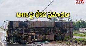 డివైడర్‌ను ఢీకొట్టి బోల్తా పడ్డ బస్సు.. స్పాట్‌లో 26 మంది ప్రయాణికులు!