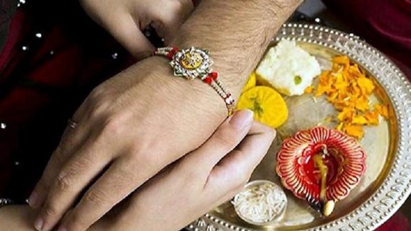 మీ తోబుట్టువుల ముఖంలో చిరునవ్వు చిందించేలా..స్పెషల్ రాఖీ విషెస్