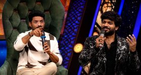 ఎయిర్ పోర్టుకు వెళ్లే ముందు సూట్‌కేస్ చక్రాలకు టేప్..ఈ వింత పని వెనక అసలు రహస్యం ఇదే!
