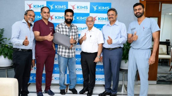 కిమ్స్ హాస్పిటల్ నుండి ఎన్టీఆర్ డిశ్చార్జ్.. సర్జరీ తర్వాత తొలి ఫోటో!
