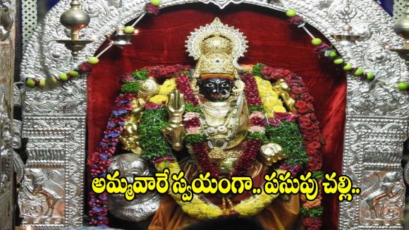 లాల్ దర్వాజాలో అద్భుతం..అమ్మవారే స్వయంగా పసుపు చల్లి..