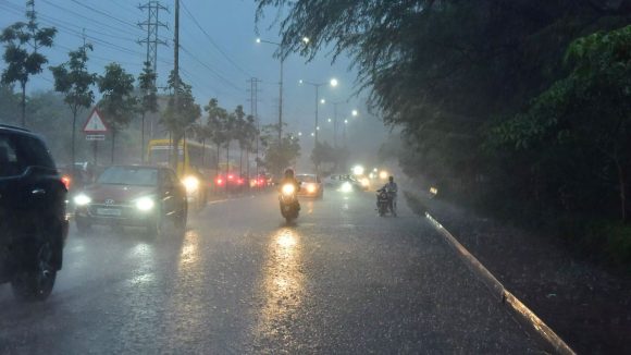 చురుగ్గా నైరుతి రుతుపవనాలు.. ఏపీ-తెలంగాణల్లో వర్ష సూచన, ఆ జిల్లాలకు అలర్ట్