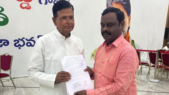 ఉప్పరపల్లి ప్లాట్ల సమస్యపై ‘ప్రజావాణి’లో వినతి.. స్పందించిన డాక్టర్ చిన్నారెడ్డి