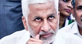 కదులుతున్న రైల్లో దారుణం.. విద్యార్థికి మద్యం తాగించి, ఆపై..