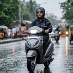 వర్షాకాలంలో రోడ్డు ప్రమాదాలు జరగడం ఎక్కువ.. స్కూటీ నడిపే సమయంలో ఈ 10 జాగ్రత్తలు పాటించాలి