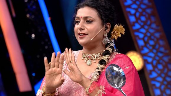 బండి ఆపితే రామ్ చరణ్ ఫోటో చూపిస్తా – రోజా