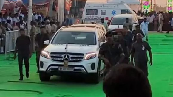 ఏపీ గవర్నర్ కాన్వాయ్‌కు తప్పిన ప్రమాదం..!