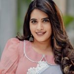 యాంకర్ గా స్రవంతి ఉంటే సినిమా హిట్టే.. డైరెక్టర్ ప్రశంశలు..సుమ క్రేజ్ తగ్గిందా?