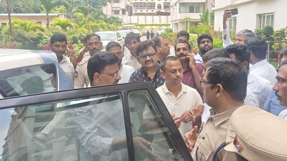 తెలంగాణ రాజకీయాల్లో కీలక పరిణామం.. ఎమ్మెల్సీలు తాతా మధు, నవీన్‌కుమార్ అరెస్ట్, మిగతా నేతలపై..