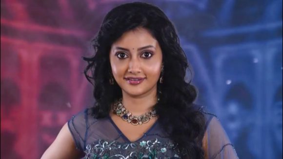 ఇక ఆట షూర్.. బిగ్ బాస్ 10 హౌస్ లోకి అడుగు పెట్టిన ఫస్ట్ కంటెస్టెంట్!