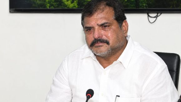కంటతడి పెట్టిన వైసీపీ సీనియర్ బొత్స.. రాజకీయాల కోసం ఈ స్థాయికి దిగజారాలా?