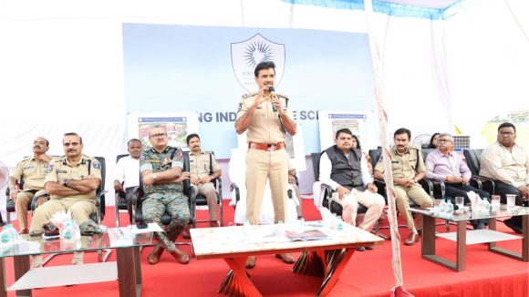 పోలీస్ పిల్లల చదువుపై నో టెన్షన్.. డీజీపీ సీవీ ఆనంద్ సంచలన నిర్ణయం!
