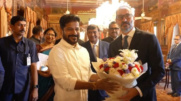 తాజ్ ఫలక్‌నుమా ప్యాలెస్‌.. ప్రిన్స్ రహీమ్ అగాఖాన్‌తో సీఎం రేవంత్ భేటీ,  గ్లోబల్ సమ్మిట్‌కు ఆహ్వానం