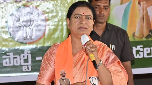 డిండి నీళ్లపై ఎంపీ డీకే అరుణ సంచలన వ్యాఖ్యలు.. సీఎం రేవంత్‌ను లక్ష్యంగా చేసుకుని..
