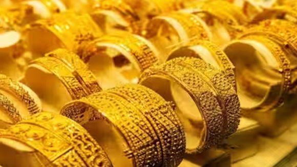 పతనమవుతున్న బంగారం ధర.. అంతర్జాతీయ పరిణామాలేంటి? తెలుగు రాష్ట్రాల్లో రేట్లు పరిశీలిద్దాం
