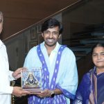 కేసీఆర్ పాత్ర అద్భుతంగా చేశావు.. ప్రియదర్శిని సత్కరించిన బిఆర్ఎస్ ఎమ్మెల్యే!