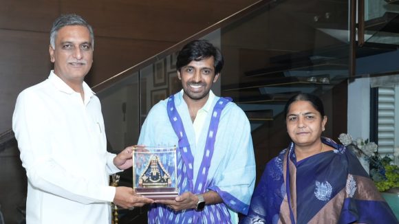 కేసీఆర్ పాత్ర అద్భుతంగా చేశావు.. ప్రియదర్శిని సత్కరించిన బిఆర్ఎస్ ఎమ్మెల్యే!