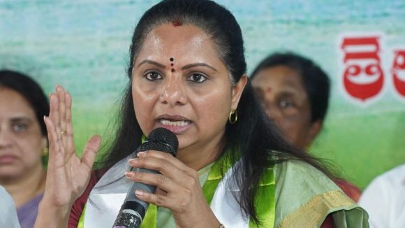 డీజీపీపై శివాలెత్తిన టీఆర్ఎస్ చీఫ్ కవిత.. చట్టాలు ఉండి ఏం లాభం?